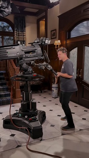 🎃🎃🎃 Joyeux Halloween de la part de l'équipe effrayante de @youngandrestlesscbs 🖤 Réalisé avec une touche de sorcellerie | Regards sur les Feux de l'Amour