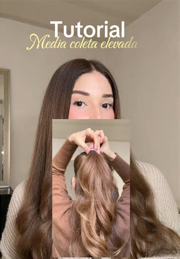 ✨ Media coleta alta paso a paso ✨ Te muestro paso a paso cómo lograr una media coleta con volumen y mechones sueltos que estiliza el rostro y queda perfecta para el día a día 🤍 Guárdalo para cuando no sepas cómo peinarte ✨#hairstyle #hair #peinados #tutorial #coleta