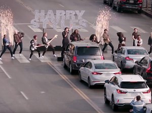 Watch Harry Styles Stop LA Traffic With Crosswalk Concert