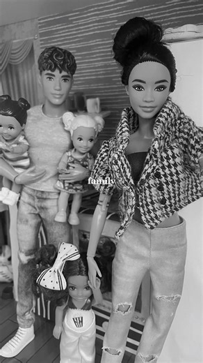 Adorable Family Roleplay with Barbie Dolls