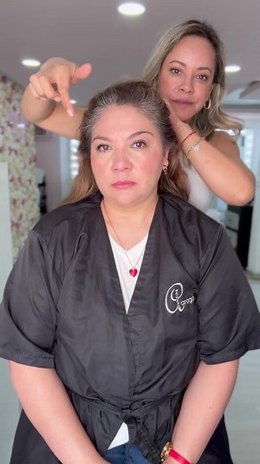 ¿Ya tienes cana?comentame 🙌❤️ : . . . #cabellocanos #canas #decoloracion #coutoringhair #tramientosparaelcabello #balayage #hairstyle #rubios #rubiovainilla #studioandreaaragon #colorimetria #señorascanosas😉🌹 #cambiodelook #belleza #hairs