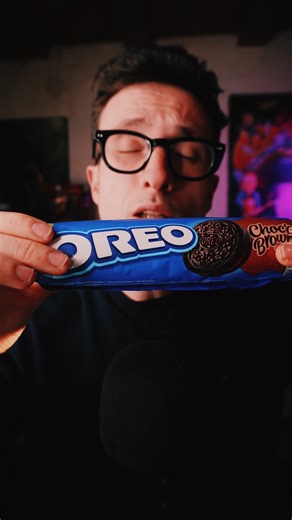 I'm trying the Oreo Choco Brownie #asmr #asmrfood