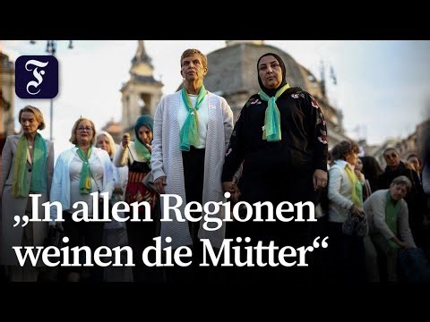 Mothers demonstrate barefoot for peace in Rome
