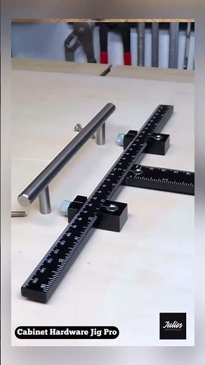 Für die Installation von Knöpfen und Griffen – die Kreg Möbelgriff-Bohrschablone XL!