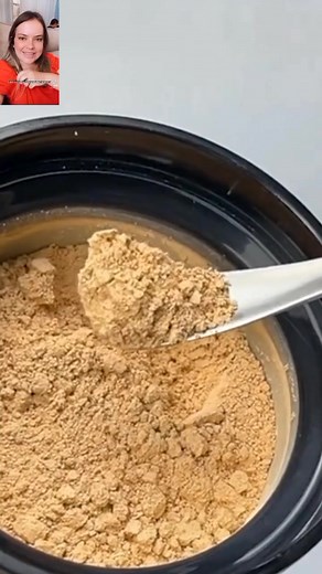 Close-Up Review of Beige Compact Powder Makeup