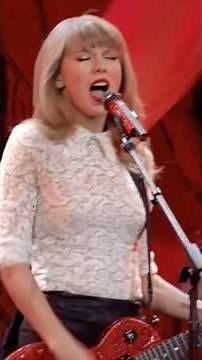 Taylor Swift sings her dynamic song Red pt4