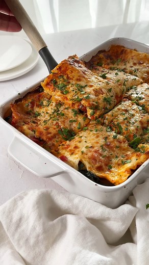 “This has become our go-to recipe for lasagna.” COMMENT RECIPE 👇 https://www.liveeatlearn.com/vegetarian-lasagna/ | Live Eat Learn