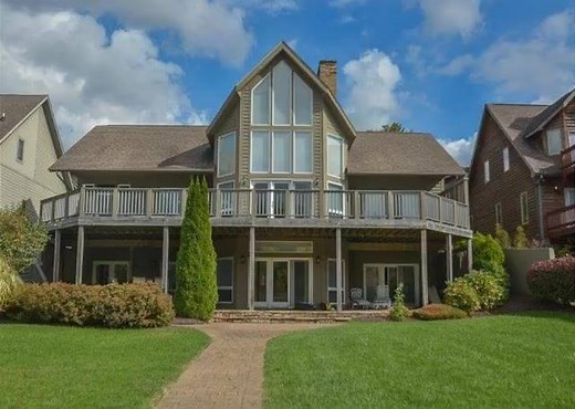 7.1K views · 71 reactions | Feature Friday: Lake Escape is a new Taylor-Made vacation rental with stunning lake & ski slope views! More Photos>> https://goo.gl/AxMZYb | Taylor-Made Deep Creek Vacations | Facebook