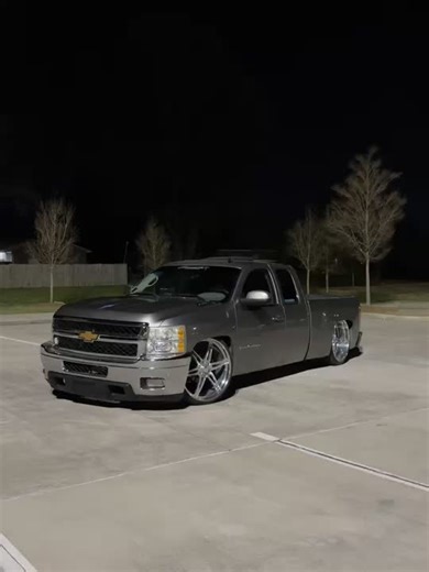 Bagged Silverado Intro with 26s