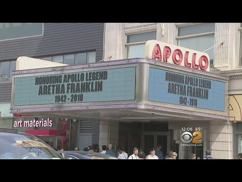 Fans Pay Tribute To Aretha Franklin At ApolloTheater