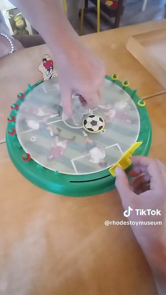 'Crazy foot ball' πδοσφαιρακι της δεκαετίας 1980 made in Greece από την εταιρία 'Perma Toys' Απλό και διασκεδαστικό! #soccer #soccer game #παιχνιδι #vintage #ποδοσφαιρο #μουσειο #greece