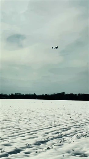 FMS cub 1300mm #snowday flight of #rcaircraft #airplane have some fun when it’s cold!