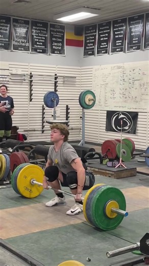 He hit a 43-inch vertical… and these 6 exercises were a HUGE part of it 🔥 Explosiveness like that doesn’t happen by chance—it’s built through intent, precision, and the right program. Start yours now with Peak Strength—link’s in the bio 🧨💪 | Garage Strength