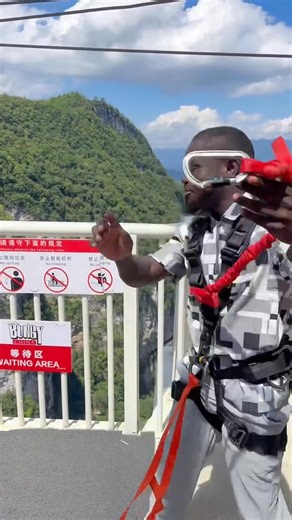 12K views · 176 reactions | "Yesu Kristo aki nisaidie miguu zinatetemeka!" Comedian Mulamwah jumps to the biggest "hole/valley" in the world on the longest Bungy Jump in the world in china at 263M! | Channel 7 News | Facebook