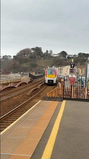 GWR class 175 speeds through Dawlish Station on the Penzance to Exeter St Davids 175002 DMU