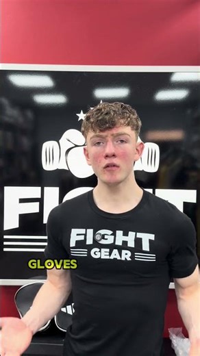 What gloves should beginners use for boxing training?
