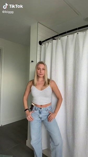 Achieve the Perfect Low-Rise Look: Stylist Tips and Tricks