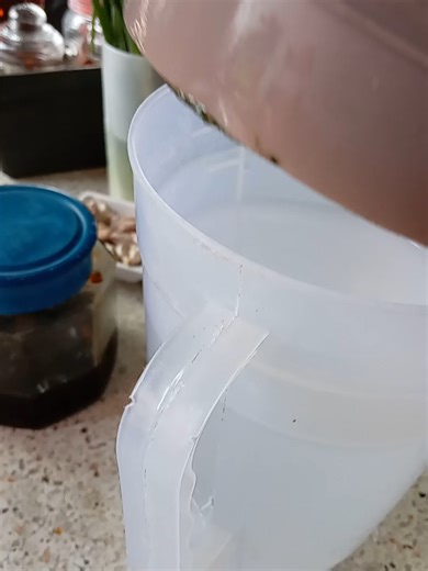 #อวสานมื้อเที่ยงสำรวจกันด้วยนะครับ กินไม่ลงต่อให้ทำอร่อยแค่ไหนก็ไม่ไปอีกแล้วครับ ไปกินหลายครั้งแล้วครั้งนี้ยกเลิกออเดอร์กลับบ้านทันที เหยือกน้ำยังขนาดนี้เบื้องหลังจะขนาดไหน