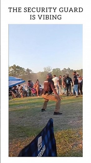 Go security guard, GO! 🕺 #securityguard #dance #twerk