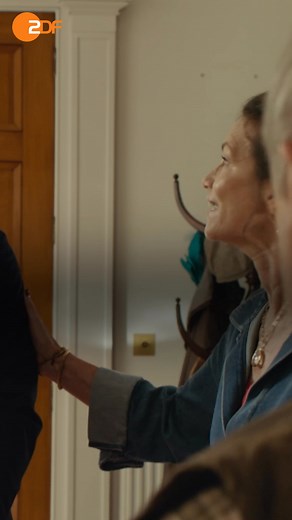 🎬💖 Herzkino im ZDF: Rosamunde Pilcher – Wer immer du bist 💖 Heute Abend wird’s romantisch und spannend zugleich: Die Landschaftsarchitektin Victoria Crayshaw will den letzten Wunsch ihrer Mutter erfüllen und einen japanischen Garten anlegen. Doch ihre Reisebegleitung Carl ist gar nicht der, für den er sich ausgibt… 🌿💔 Eine Geschichte voller Liebe, Geheimnisse und überraschender Wendungen. 'Rosamunde Pilcher: Wer immer du bist' läuft heute Abend um 20:15 Uhr im TV oder schon jetzt im ZDF Str