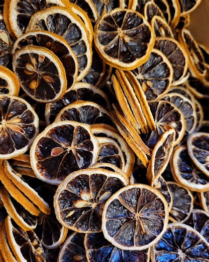 𝗧𝗿𝗲𝗻𝗱: 𝗻𝗮𝘁ü𝗿𝗹𝗶𝗰𝗵𝗲 𝗙𝗮𝗿𝗯𝗲𝗻 & 𝗹ä𝗻𝗱𝗹𝗶𝗰𝗵𝗲 𝗠𝗮𝘁𝗲𝗿𝗶𝗮𝗹𝗶𝗲𝗻! 🪵 Die Wohnaccessoires und Deko-Artikel von HBX passen perfekt zu diesem Stil. Sie strahlen Ruhe, Wärme und zeitlose Eleganz aus und lassen sich zudem leicht in jedes Interieur integrieren. ✨ Besuche unseren komplett erneuerten HBX-Shop in der Wohnabteilung und lass dich von der vielfältigen Auswahl überraschen. Mach es dir natürlich gemütlich zu Hause! 🏡💚 #HBX #InteriorTrends #Wohninspiration #ZeitloserSt