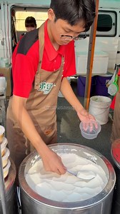 Malaysian Bean Curd With Ginger Syrup 🔍information Douhua 📍Address Permas Jaya Night Market, Johor Bahru, Malaysia 💵 Price RM 2.80 /$ 0.65 USD #fblifestyle | Street Food Journey