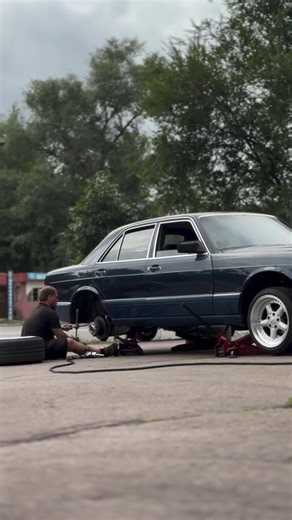 Mercedes-Benz W126 and W124