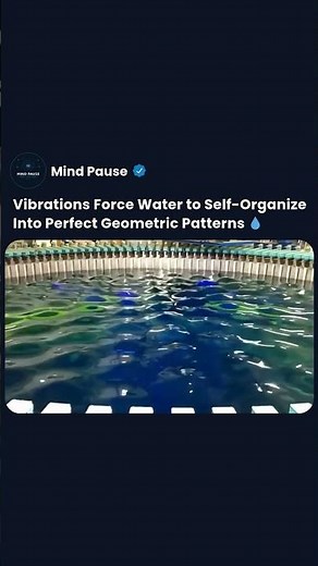 Water reorganizes itself into hexagons #physics #shorts