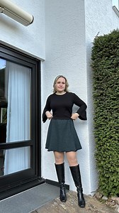 Last December, I finally released my latest sewing pattern: the simple skirt ✨ This pattern is exactly what the name suggests: super easy to sew, but incredibly versatile 🥹 The skirt consists of four fabric panels and a comfortable elastic band, making it extremely beginner-friendly❤️ Anyone can sew it! You can choose between three lengths, add an optional slit, and completely control the look with your choice of fabric. In its shortest version, the pattern is even perfect for using up fabric s