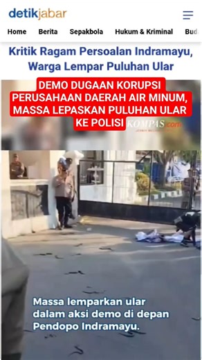 DEMO DUGAAN KORUPSI PERUSAHAAN DAERAH AIR MINUM, MASSA LEPASKAN PULUHAN ULAR KE POLISI