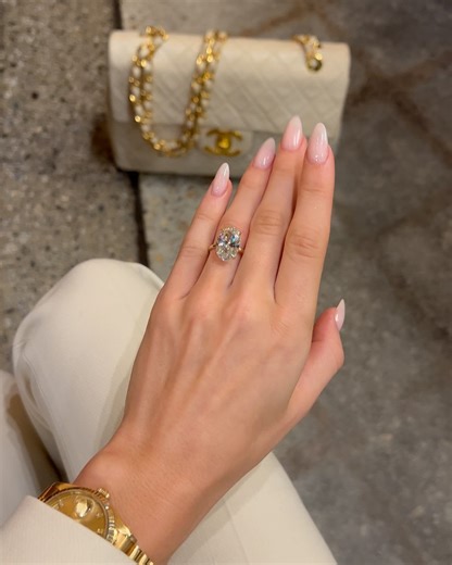 CREATED RINGS on Instagram: "The ring that BROKE our Instagram - this 7.02 carat oval solitaire for just $7,275 🤯 If you are already wanting a yellow gold setting, getting a G-color, VVS2 clarity stone is the sweet spot to absolutely maximize your value. Also this exact ring is still available and can be complimentary resized and 2-day shipped 💍 Currently in our NYC showroom. •••••••••••••••••• #CreatedTatum 𝘊𝘌𝘕𝘛𝘌𝘙 𝘚𝘛𝘖𝘕𝘌: • 7.02 carat center (1.55 ratio) • 16.22x10.46mm oval brillia