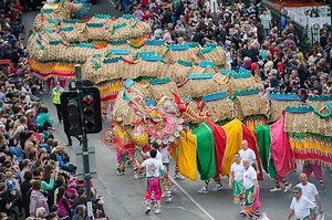We know Sun Loong is the longest imperial dragon, but how long is he actually? | Explore Bendigo
