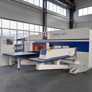 [Hot Item] Metal Sheet Punching Machine/CNC Punching Machine/Turret Punching Machine