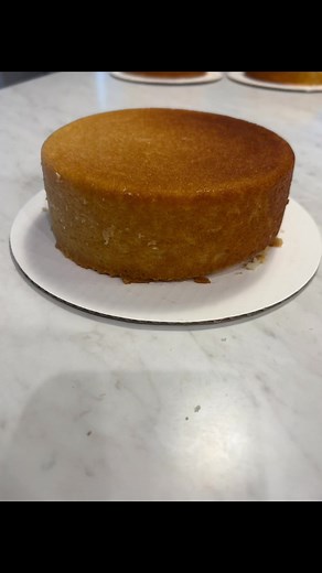 How to Get a Flat and Level Cake Layer Easily