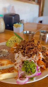 9.8K views · 77 reactions | Chilaquiles con Machaca, un verdadero poema, un combinación DELICIOSA de La Chata Restaurant﫶殺 #vivelapazmx 﫠☕️ | Vive La Paz Mx | Facebook