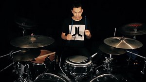 Most metal drummers skip these fundamental steps in their learning process and then get stuck and can't play very fast or get tired immediately. This is only because the importance of these essential approach is not understood and everybody wants to jump immediately to being able to play fast etc... so, don't be like that and do this exercise that will make everything way effortless. This is a snippet of 'The Rebound' lesson that you find here: https://jamespaynedrums.com/shop/courses/single-les