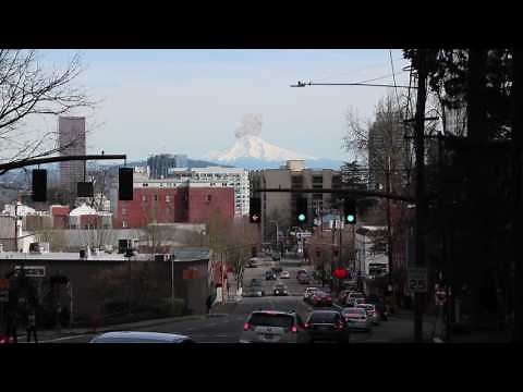 Mt Hood Eruption caught on camera from Portland