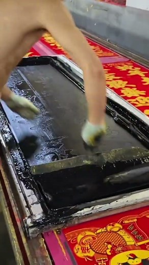 one of the processes of coloring a decoration using screen printing techniques#shorts #trending