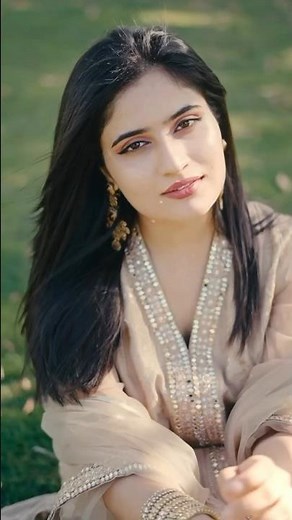 Aroob jatoi beuty show vodeo sexy boobs