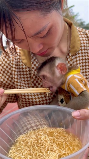 Bubu Enjoys Noodles with Mom