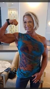 IFBB Pro WBB Athlete Tina Chandler brief interview and posing clip - 2024 Tampa Pro