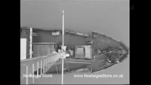 🕰️ 𝕋ℍ𝕌ℝ𝕊𝔻𝔸𝕐 𝕋ℍℝ𝕆𝕎𝔹𝔸ℂ𝕂 🕰️ 𝗦𝗧𝗘𝗣 𝗕𝗔𝗖𝗞 𝗜𝗡 𝗧𝗜𝗠𝗘 𝗪𝗜𝗧𝗛 𝗧𝗛𝗘 𝗦𝗢𝗨𝗡𝗗 𝗢𝗙 𝗧𝗛𝗘 𝗡𝗔𝗧𝗜𝗢𝗡 📻 Step back in time with this fascinating short video narrated by Caroline DJ Simon Dee, revealing facts and figures about Radio Caroline's broadcast operation from the MV Caroline off the coast of Felixstowe in 1964. Get a rare glimpse into the ship itself - the studio and engineering equipment, record library and crew quarters, as well as an insight into the life of the d