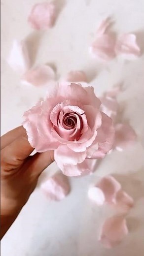 Make a wafer paper rose with me🌸 #waferpaper #sugarflowersforcakedecorating #sugarflowers #cakedeco