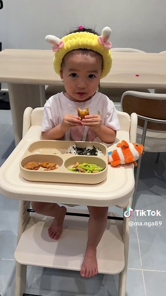 Ăn cơm cùng bà ngoại: cá chiên bột và tôm chiên cho bé