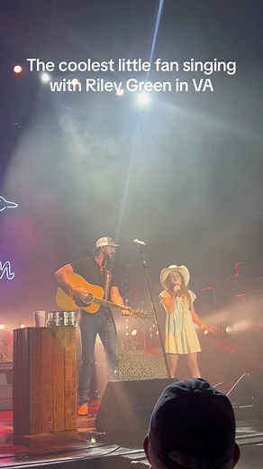 Bury me in Dixie, what a fun moment for this fan! This song never gets old. @Riley Green #rileygreen #countrymusic #burymeindixie #atlanticunionbankafterhours #fan