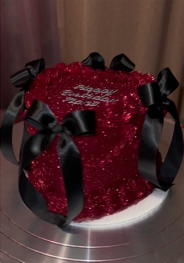 Stunning Glittery Red Cake Designs for Every Occasion