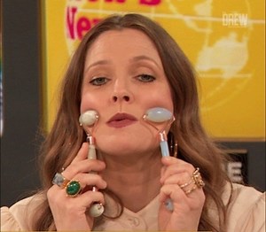 Roll over here to find your new favorite beauty routine recs from Drew Barrymore on what to see and do this weekend --> https://bit.ly/3kQ0tlQ | The Drew Barrymore Show