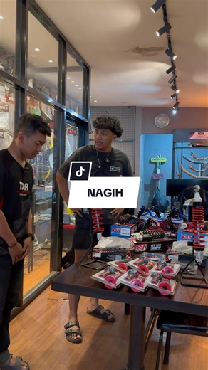 Iting Meledak di Yonk Jaya Motor