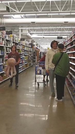 11 reactions | Octopus prank on strangers! #prank #pranks #funny #memes #viral #comedy #funnyvideos #prankvideo | Marshall Mccraw | Facebook