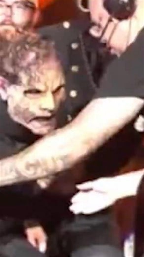 SLIPKNOT Corey Taylor Falls on Stage #slipknot #metal #shorts